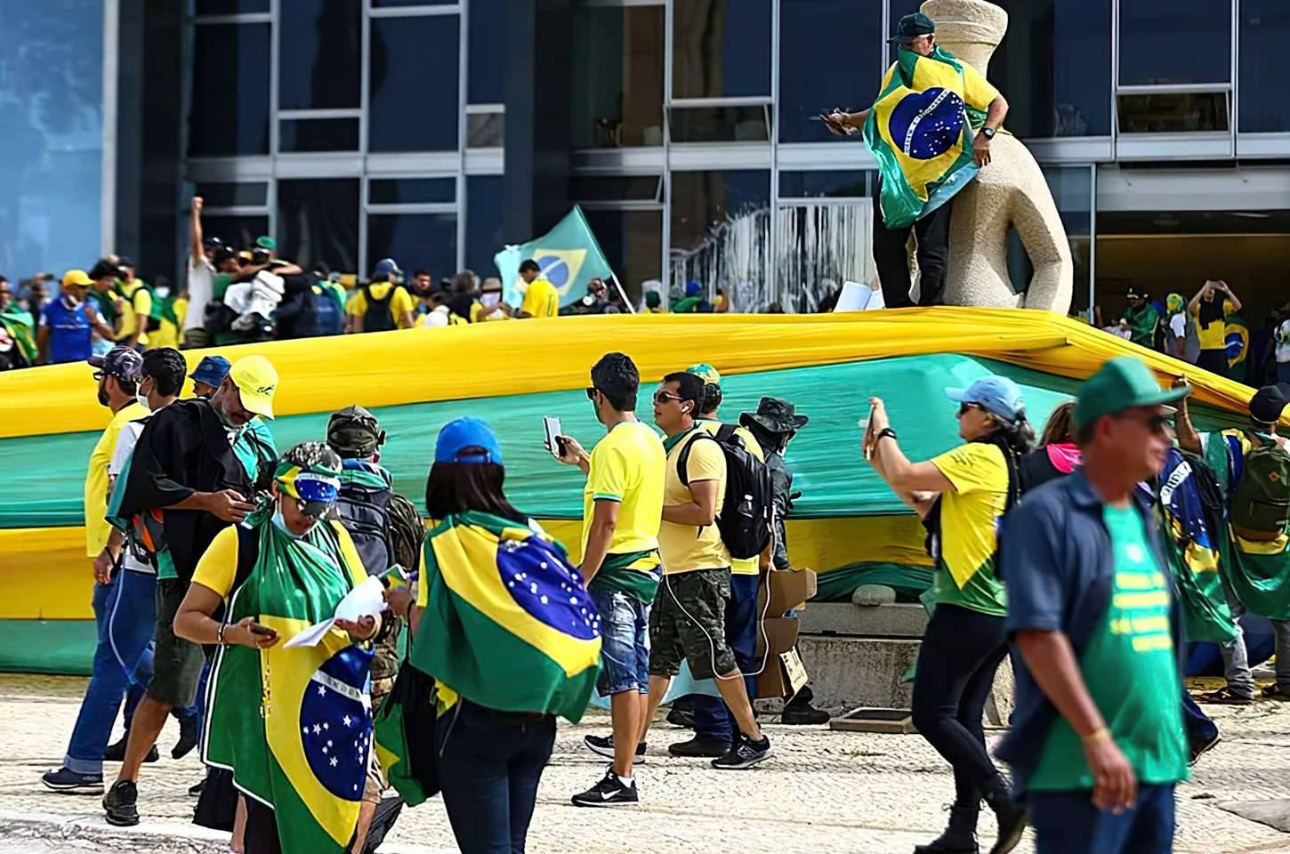 STF já condenou mais de 800 réus pela trama golpista