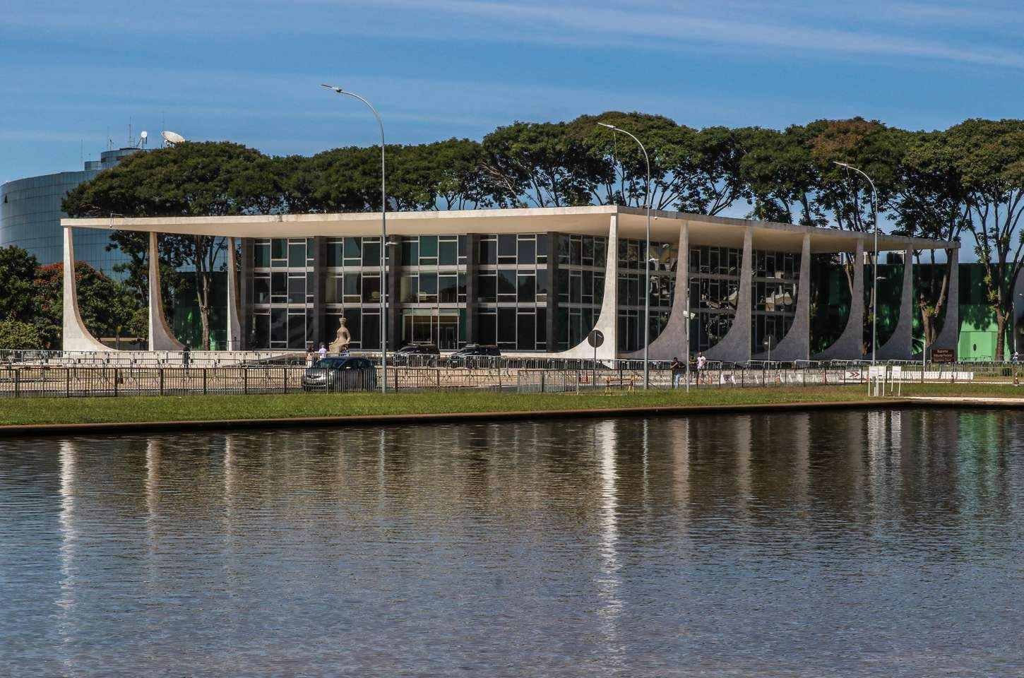 STF mantém prisão de banqueiro Vorcaro e aponta milícia pessoal