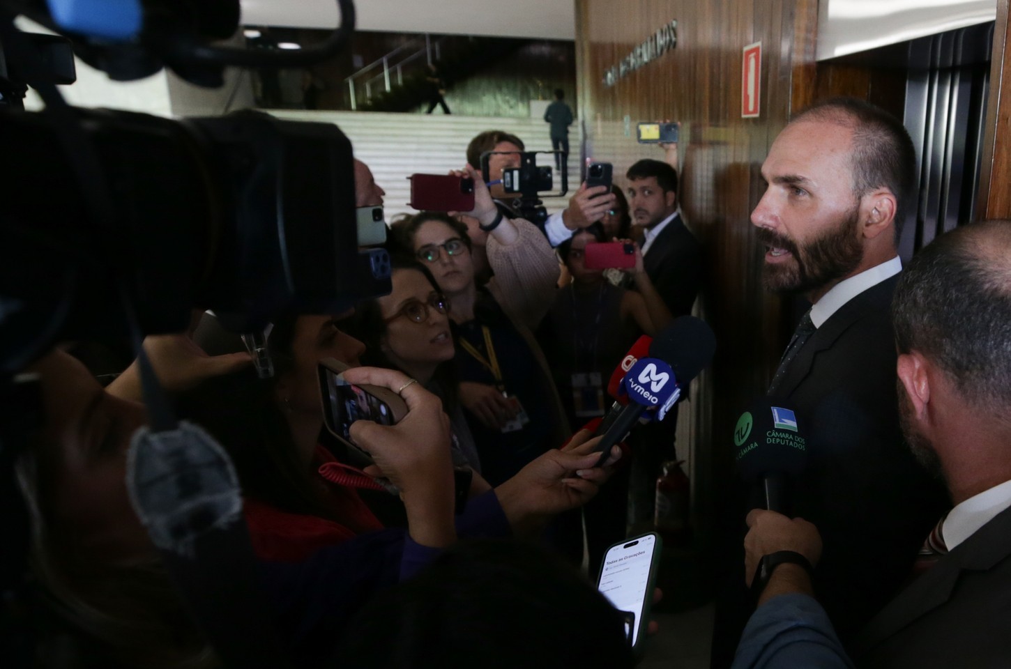 STF torna Eduardo Bolsonaro réu por crime de coação no processo do tarifaço