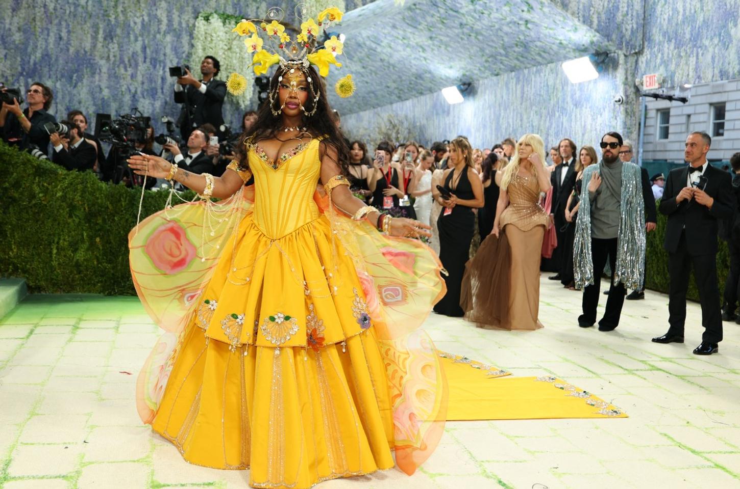 SZA brilha no Met Gala com vestido sustentável comprado no eBay