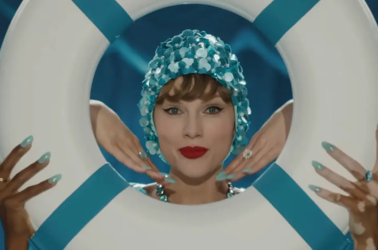 Taylor Swift bate próprio recorde e lidera Hot 100 por 9 semanas