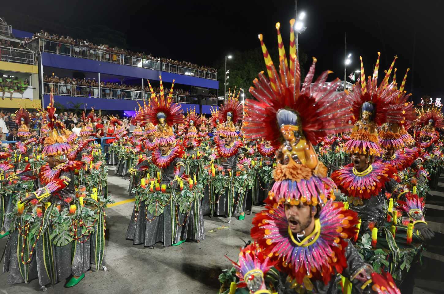 Terceiro dia de ensaios técnicos do Grupo Especial agita o sambódromo