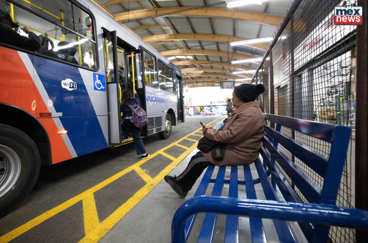 Terminal Urbano de Apucarana recebe novos bancos para conforto dos passageiros
