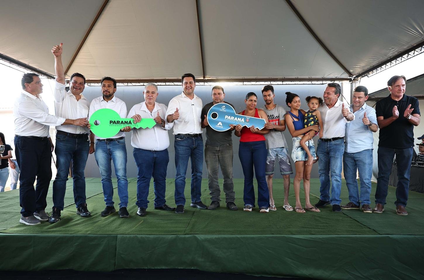 Terra Rica recebe 46 casas populares e R$ 36 milhões em estradas rurais
