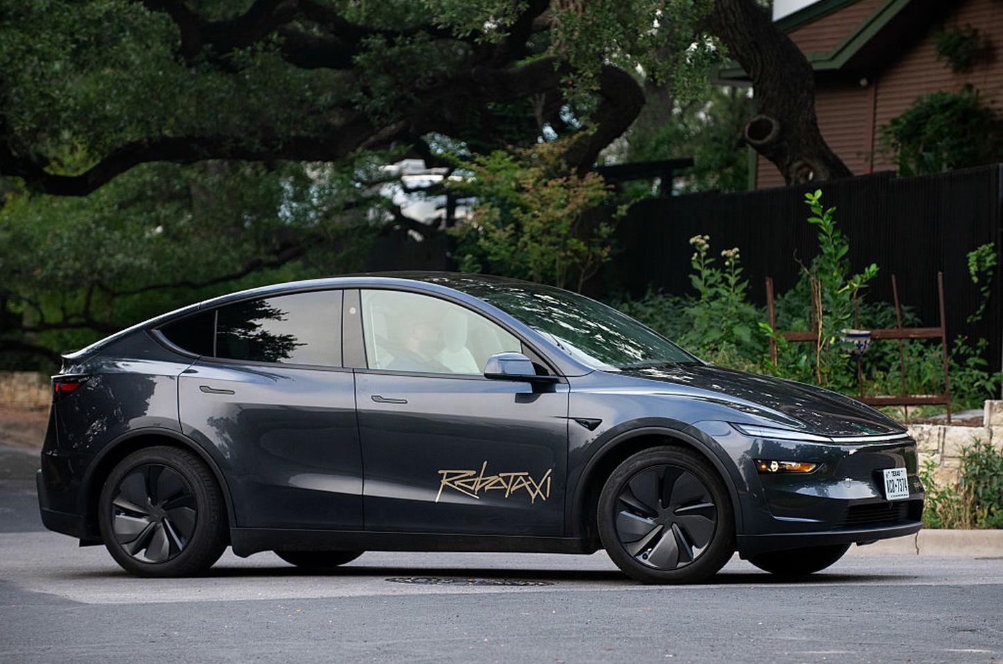 Tesla inicia corridas de robô-táxi sem motorista de segurança em Austin
