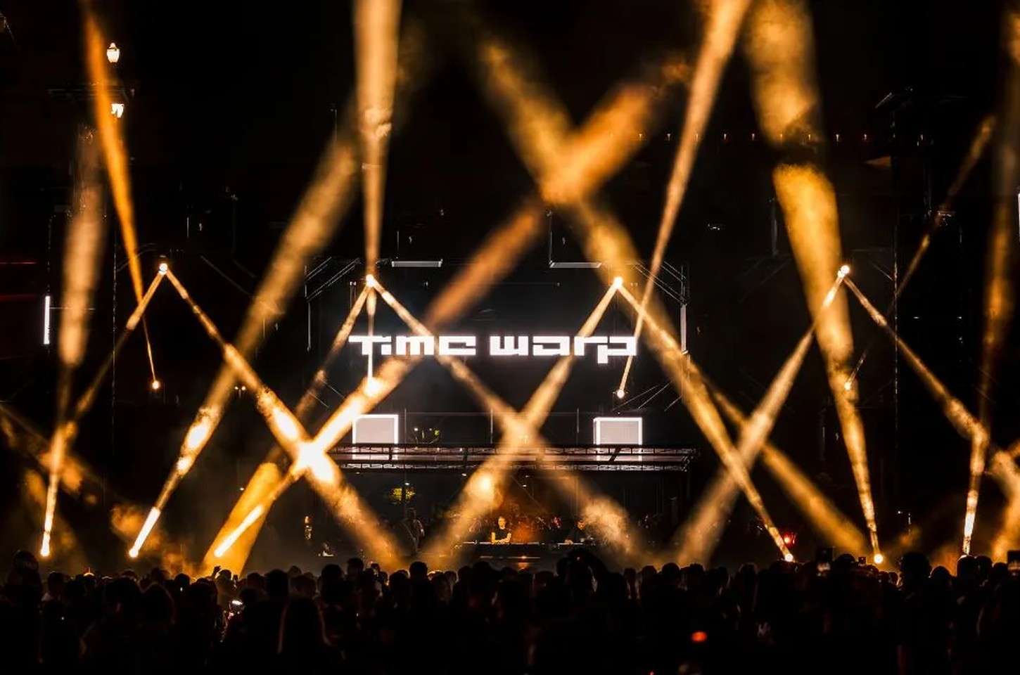 Time Warp Brasil agita São Paulo com line-up de peso