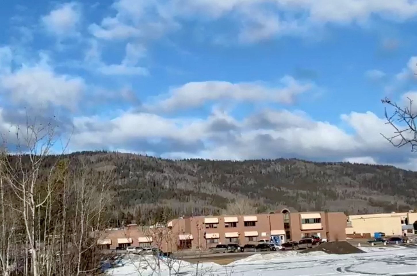 Tiroteio em escola canadense deixa dez mortos, incluindo atiradora