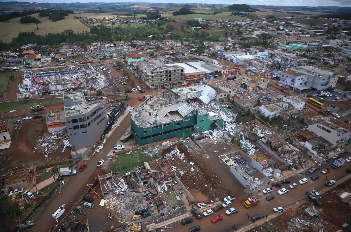 Tornado no Paraná: estado decreta luto oficial após seis mortes