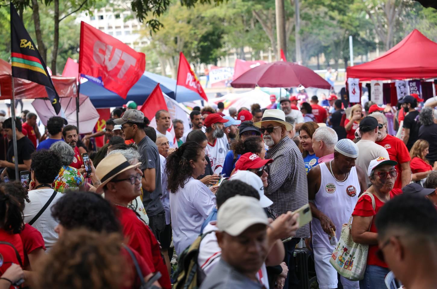 Trabalhadores vão às ruas no 1º de Maio pelo fim da escala 6x1