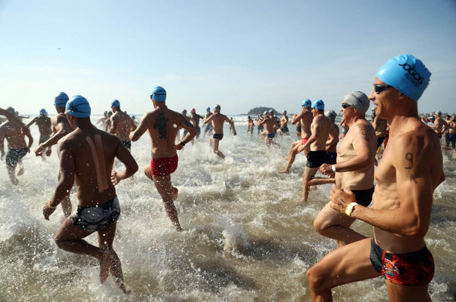 Travessia de Guaratuba reúne centenas de atletas neste domingo
