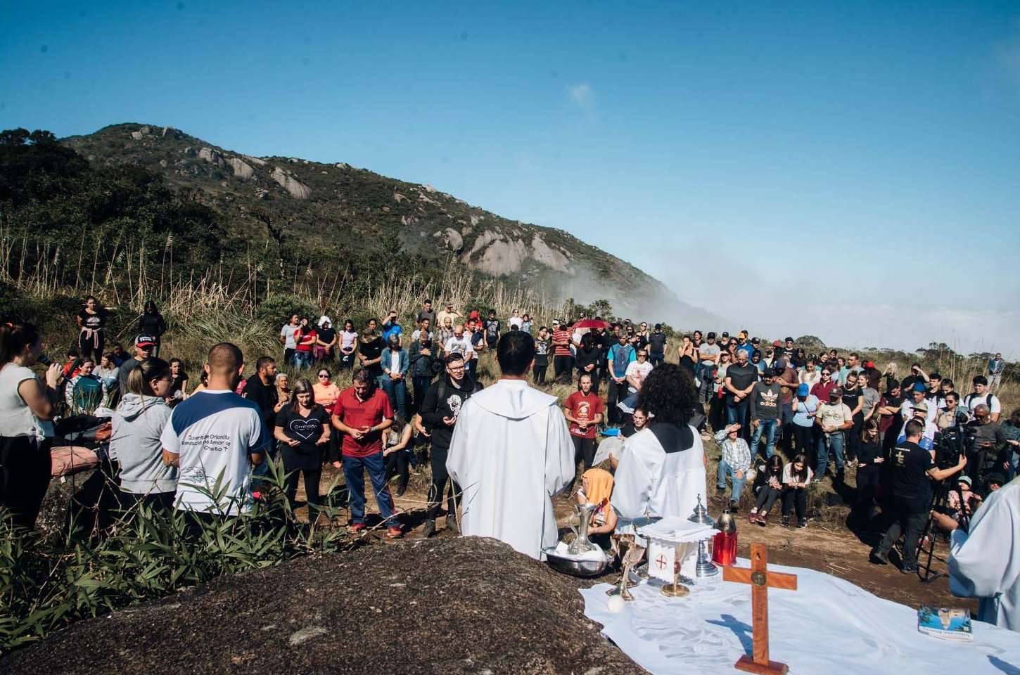 Trilhas do Anhangava e Samambaia fecham para missa do Dia do Trabalhador