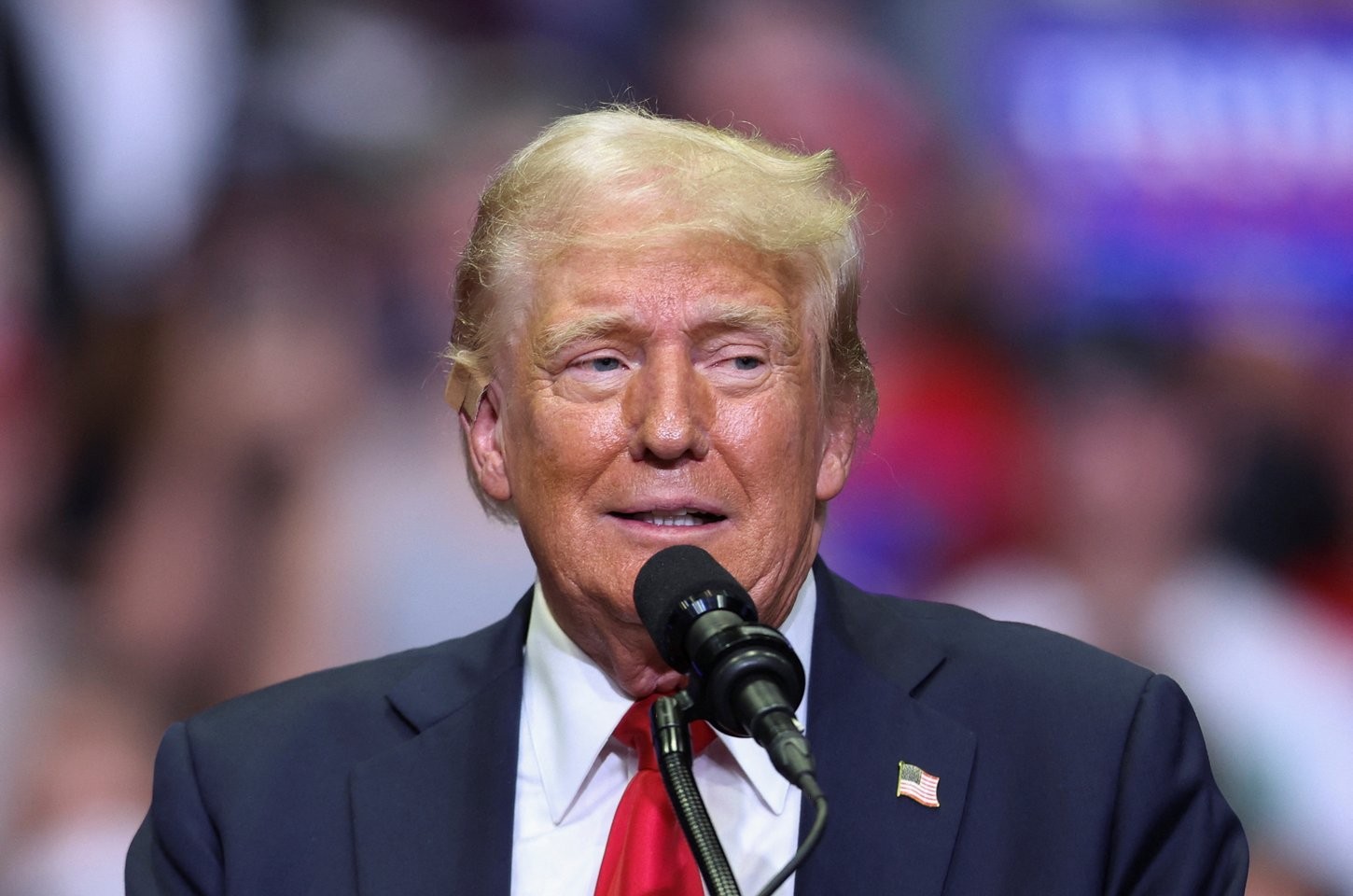 Trump nega ver racismo em vídeo que mostra Obamas como macacos