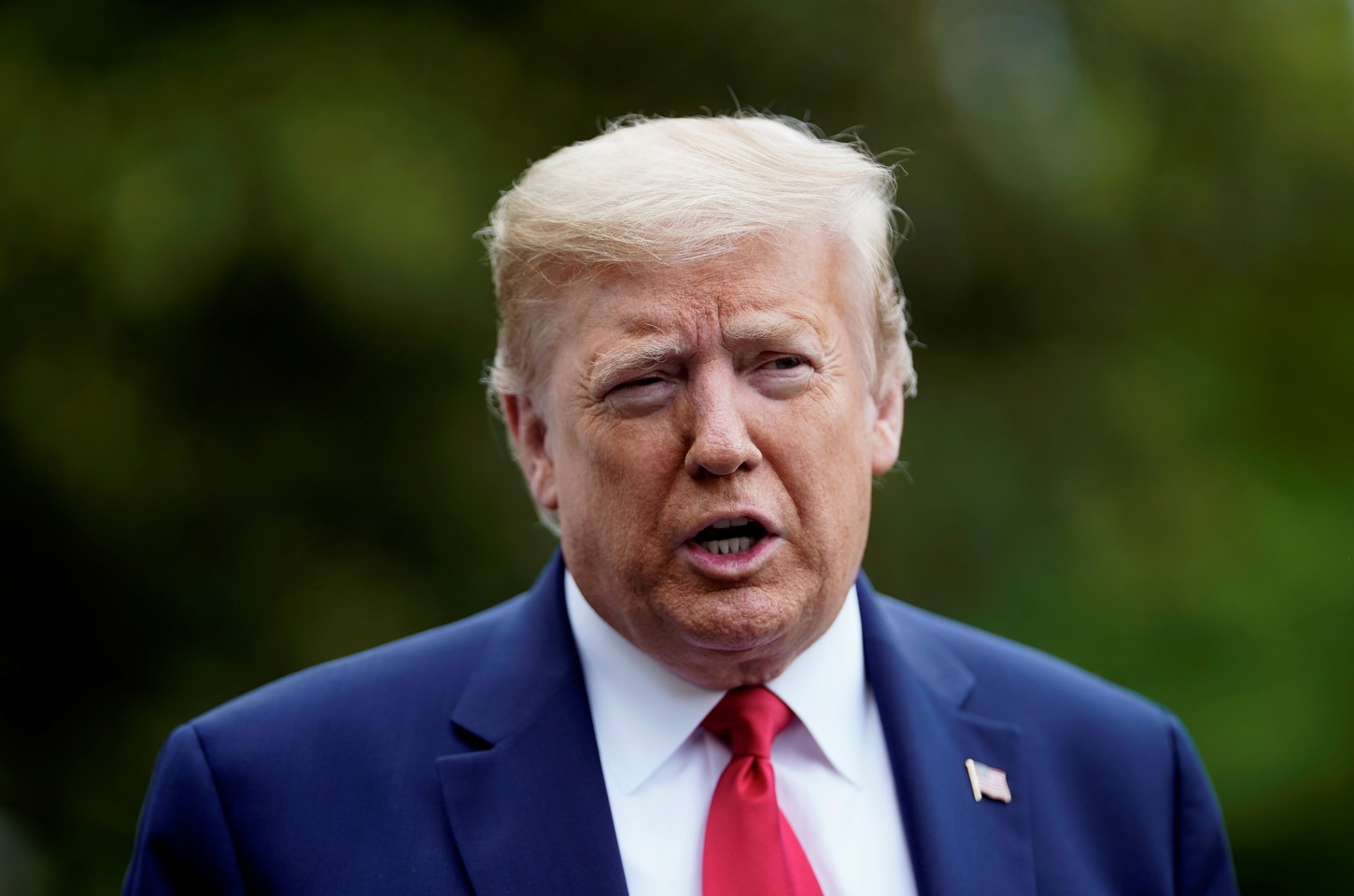 Trump publica vídeo racista contra Obama em meio a teorias da conspiração
