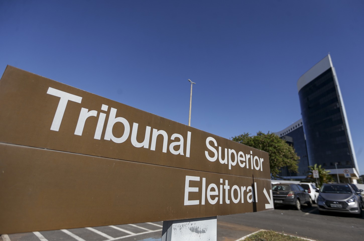 TSE retoma julgamento que pode cassar governador de Roraima e tornar ex-governador inelegível