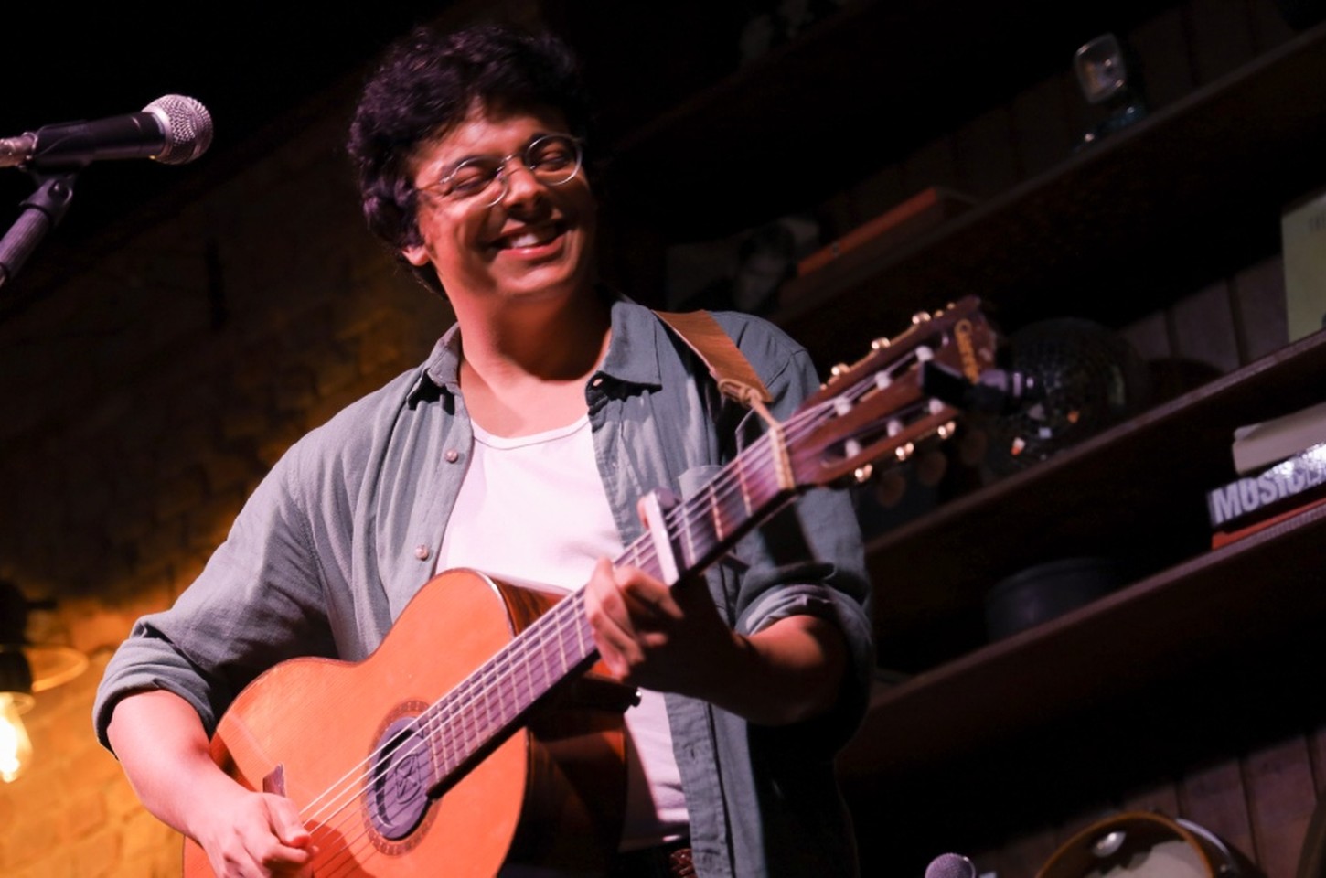 Tuca Oliveira: a nova voz de Minas que conquista o Billboard