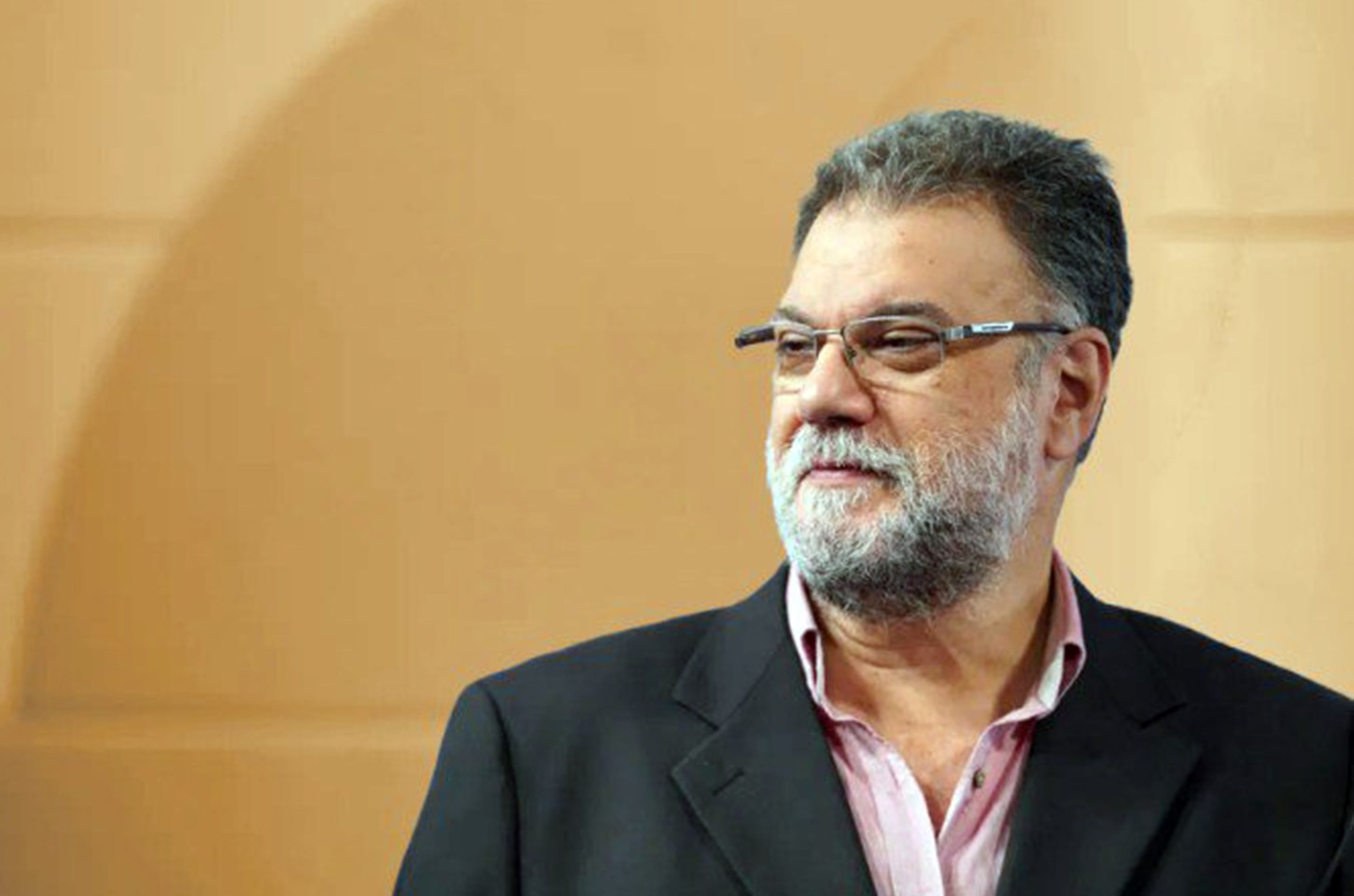 TV Brasil discute tensões globais com especialista em novo programa
