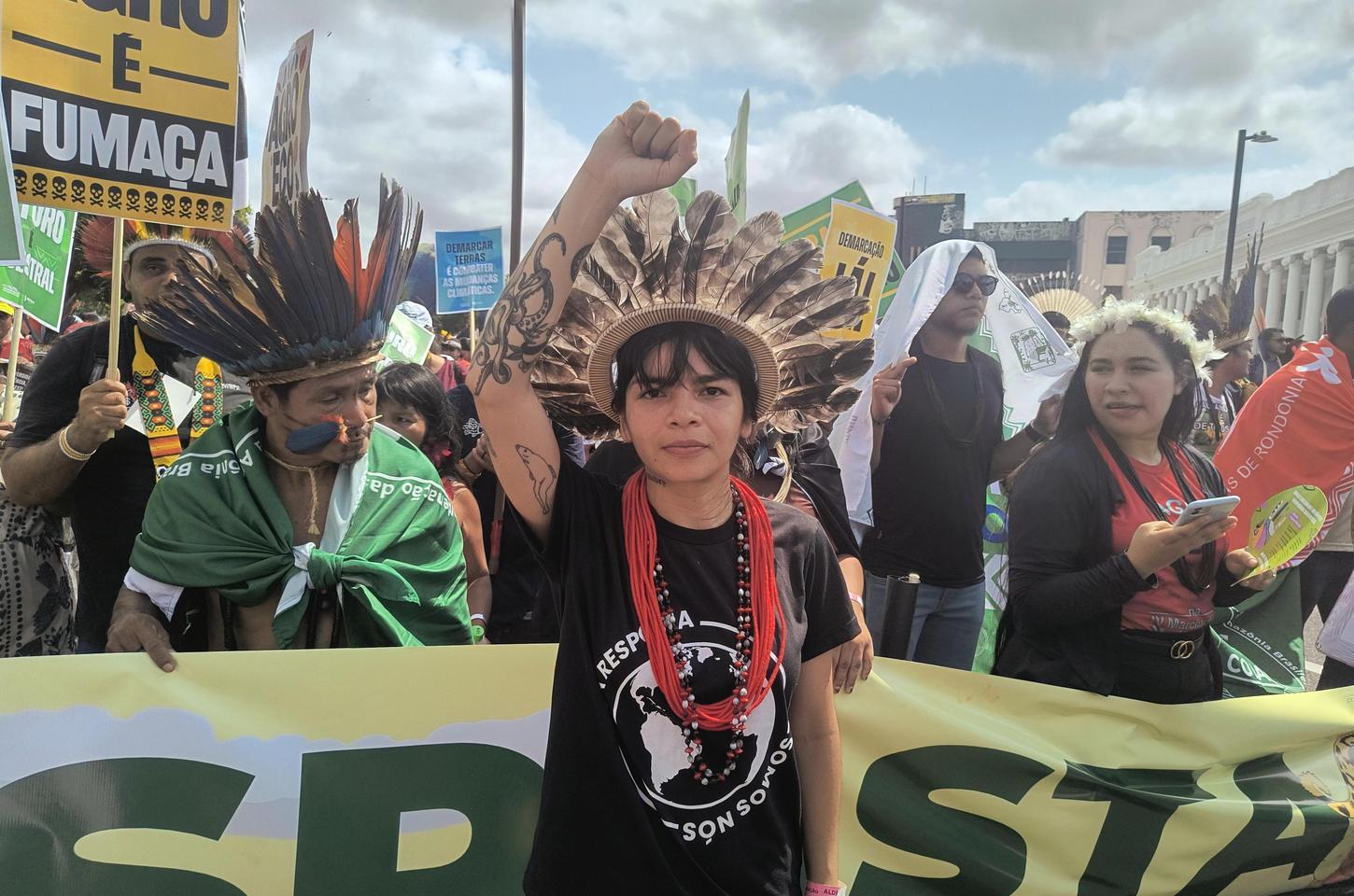 Txai Suruí exige mais poder indígena na COP30 durante Marcha pelo Clima