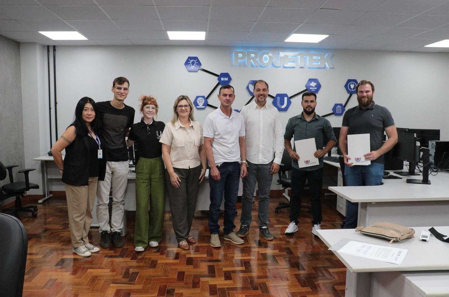 Unioeste entrega projetos de escola especial e clínica de reabilitação