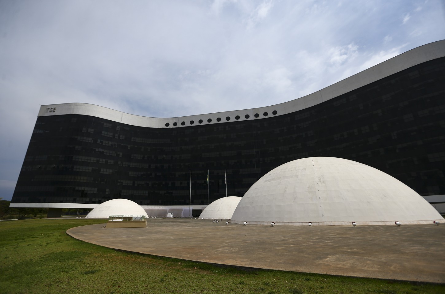 Uso de inteligência artificial nas eleições acende alerta no TSE