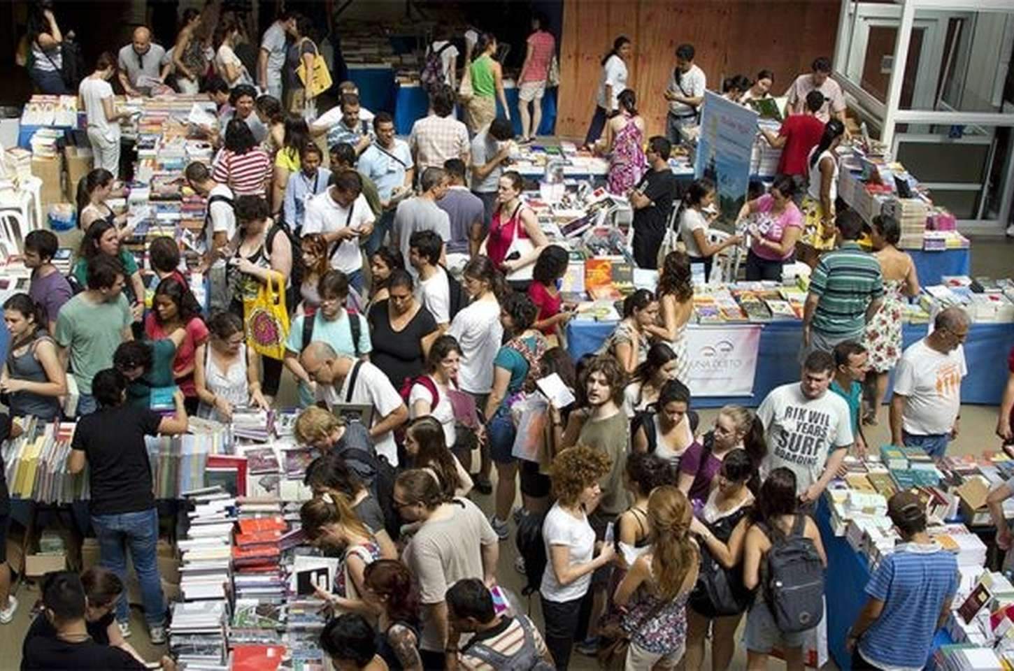 USP realiza 27ª Festa do Livro com descontos e diversidade editorial