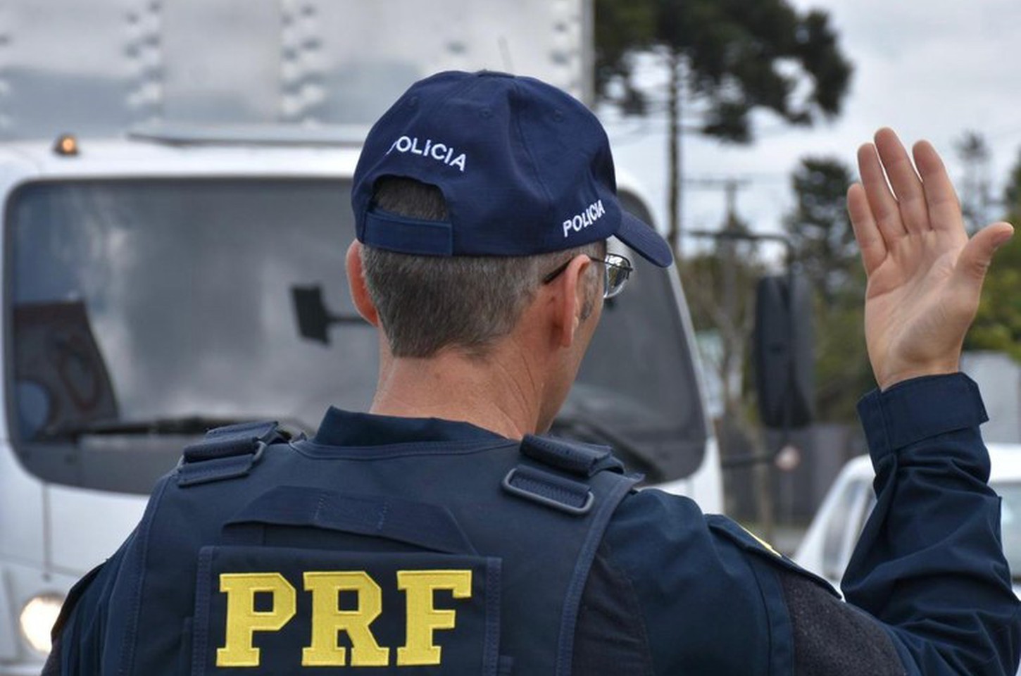 Van colide com caminhão na BR-020 e deixa cinco mortos e onze feridos