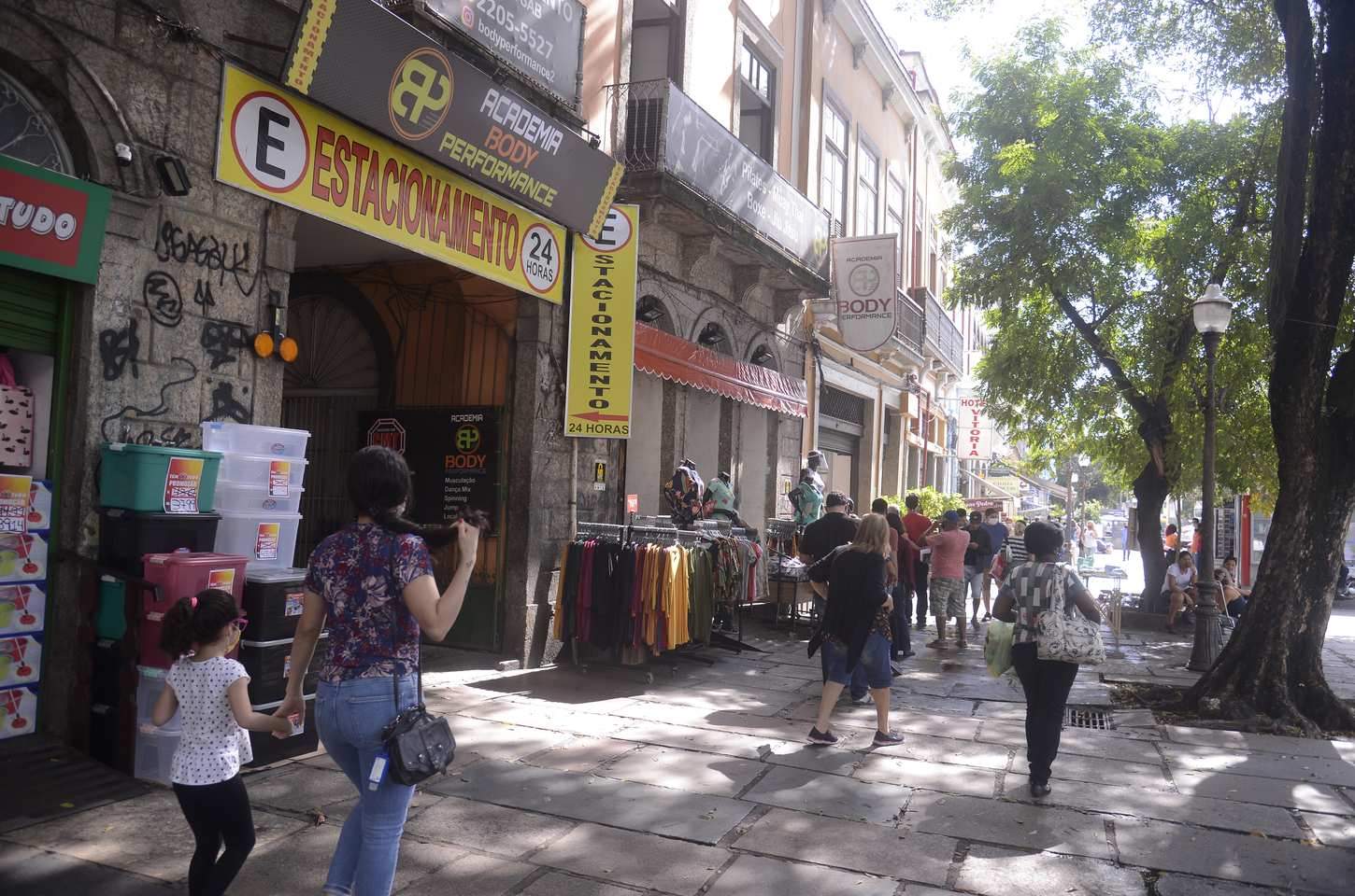 Varejo fecha 2025 com alta de 1,6%, mas ritmo de crescimento desacelera