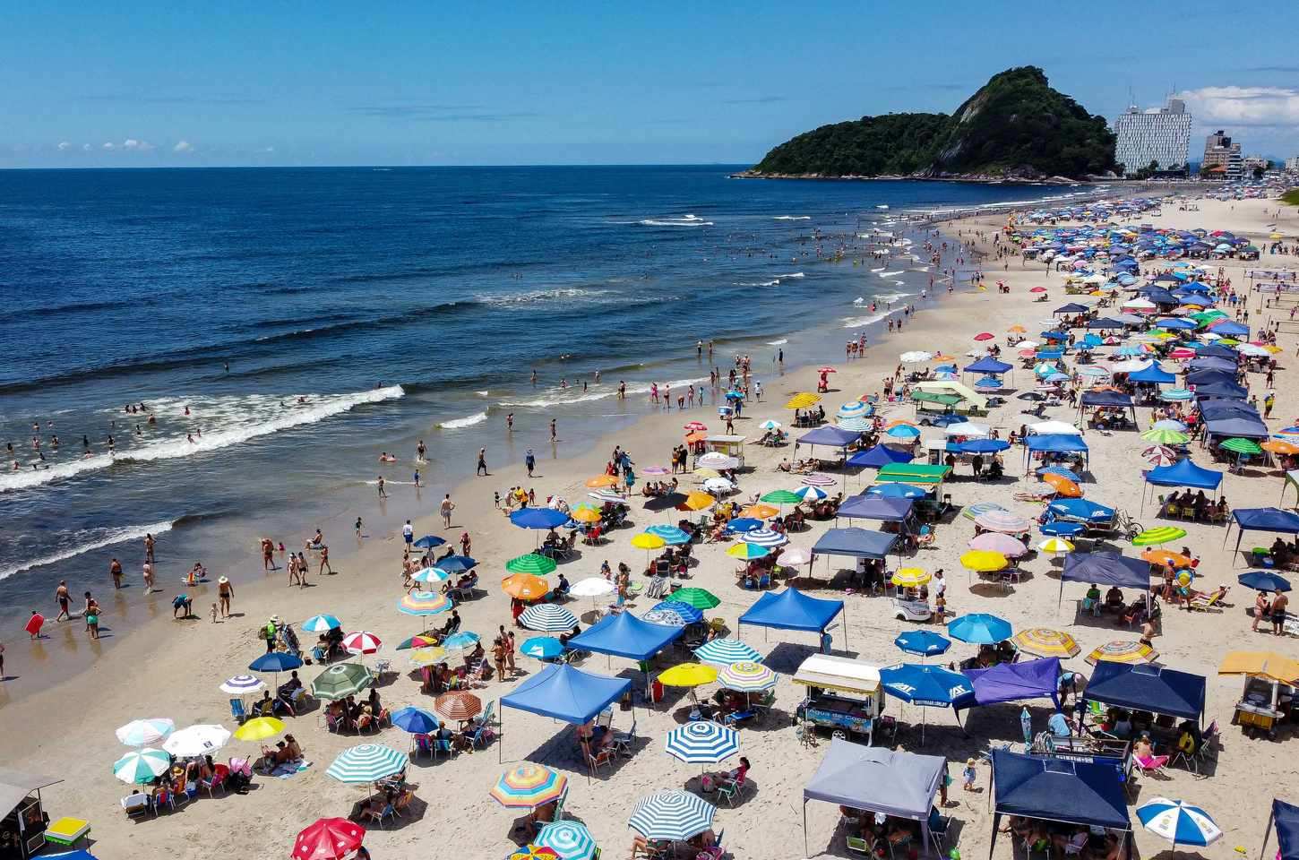 Verão começa com calor intenso e previsão de chuva no Paraná