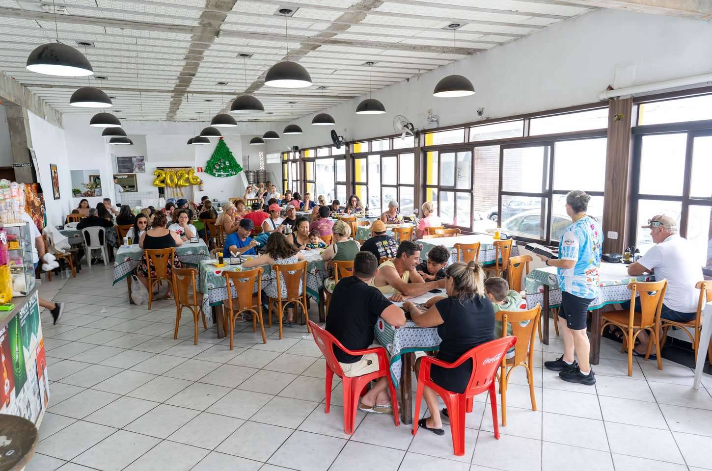 Verão em Matinhos: comércio cresce 30% e hotéis lotam com temporada