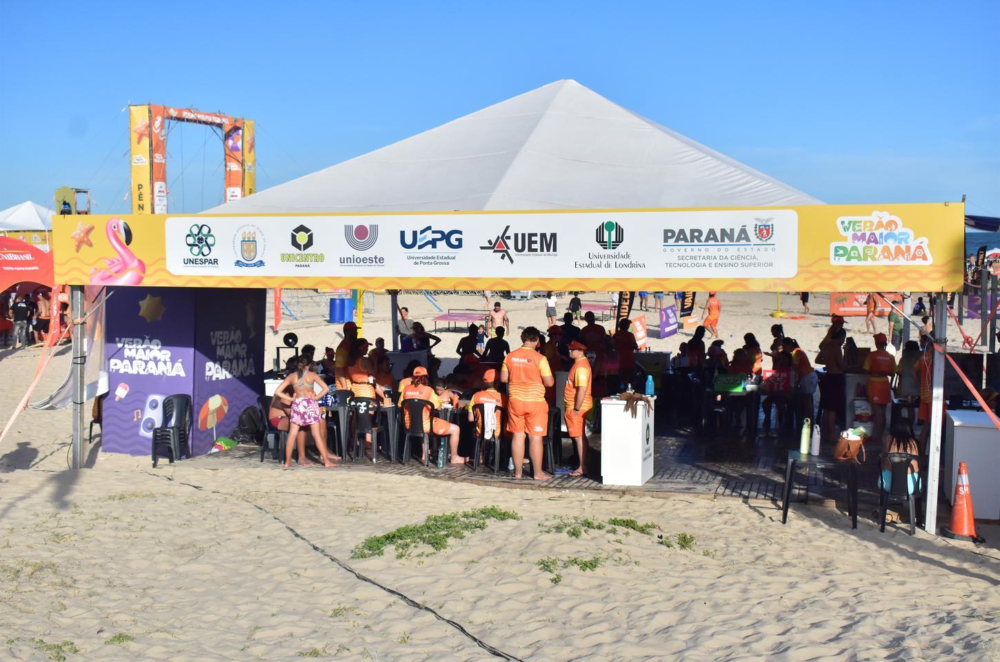 Verão maior Paraná encerra com mais de 22 mil atendimentos em tenda universitária