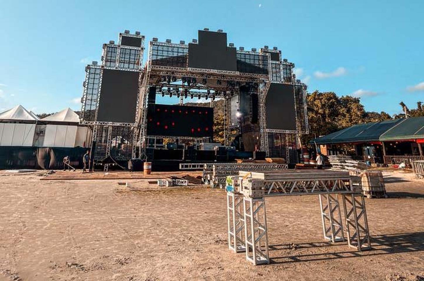 Verão maior paraná se despede com shows na ilha do mel