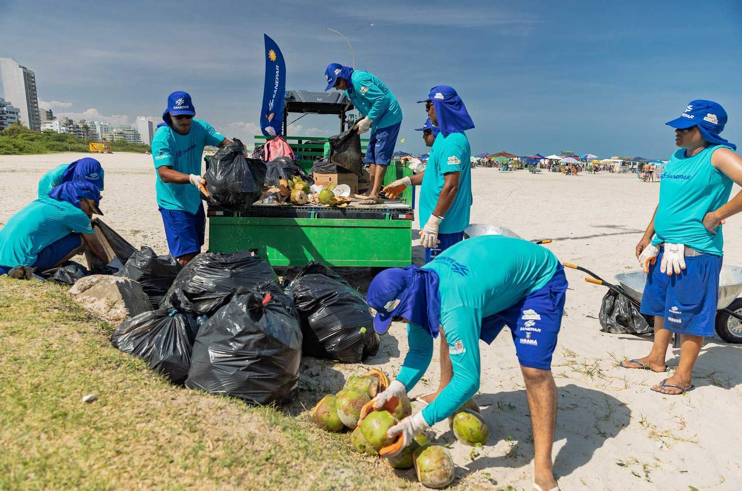 Verão no litoral do Paraná gera 93 toneladas de lixo em praias