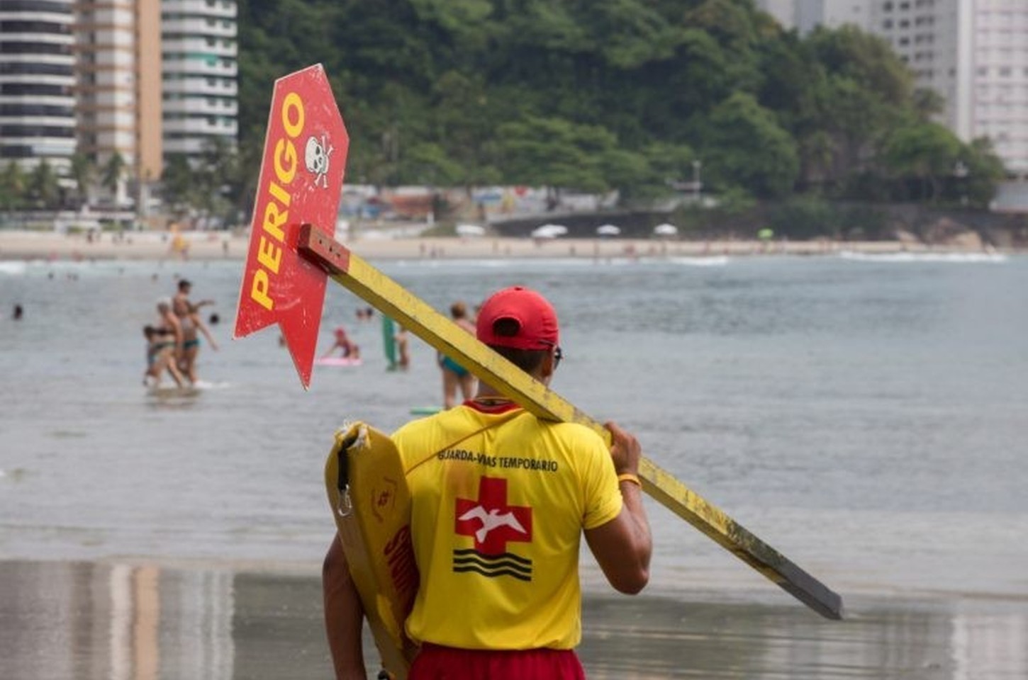 Verão no litoral paulista exige atenção redobrada dos banhistas