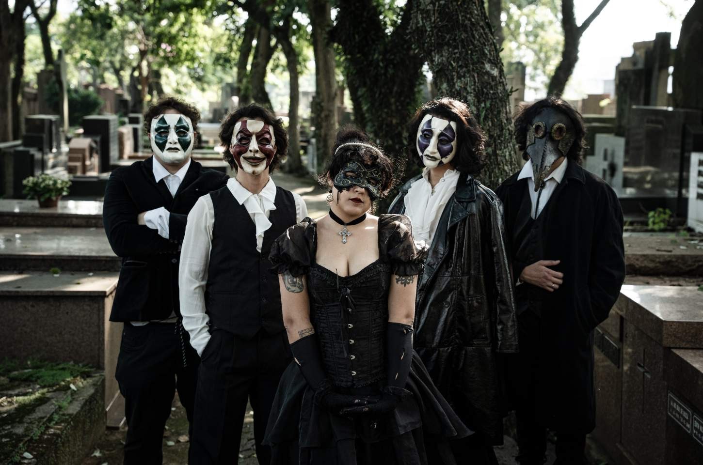 Versalie Waltz lança álbum “Whispers” com narrativa inspirada na Revolução Francesa