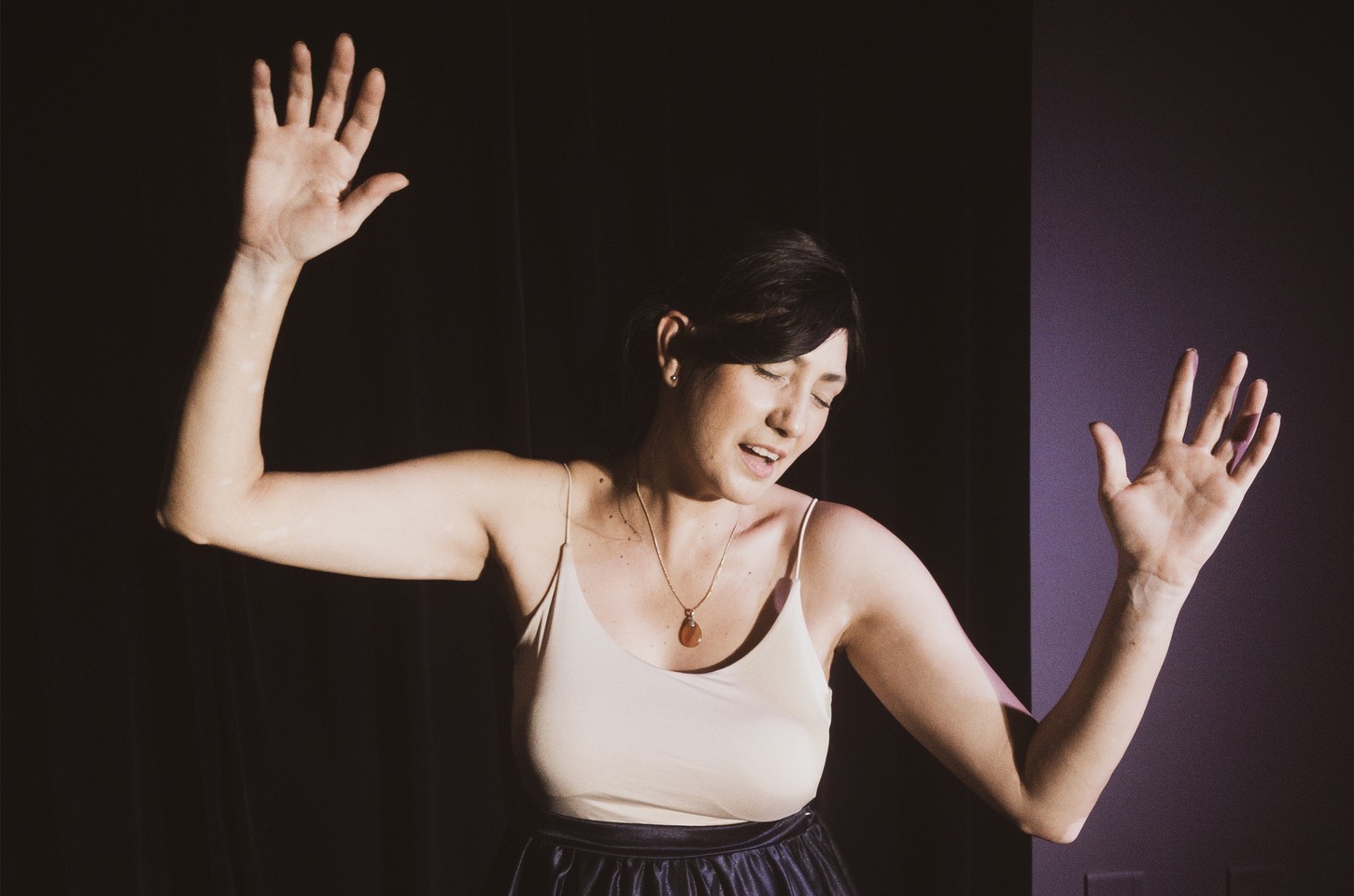 Vida Santos apresenta monólogo íntimo 'Ísis' no Teatro Guaíra