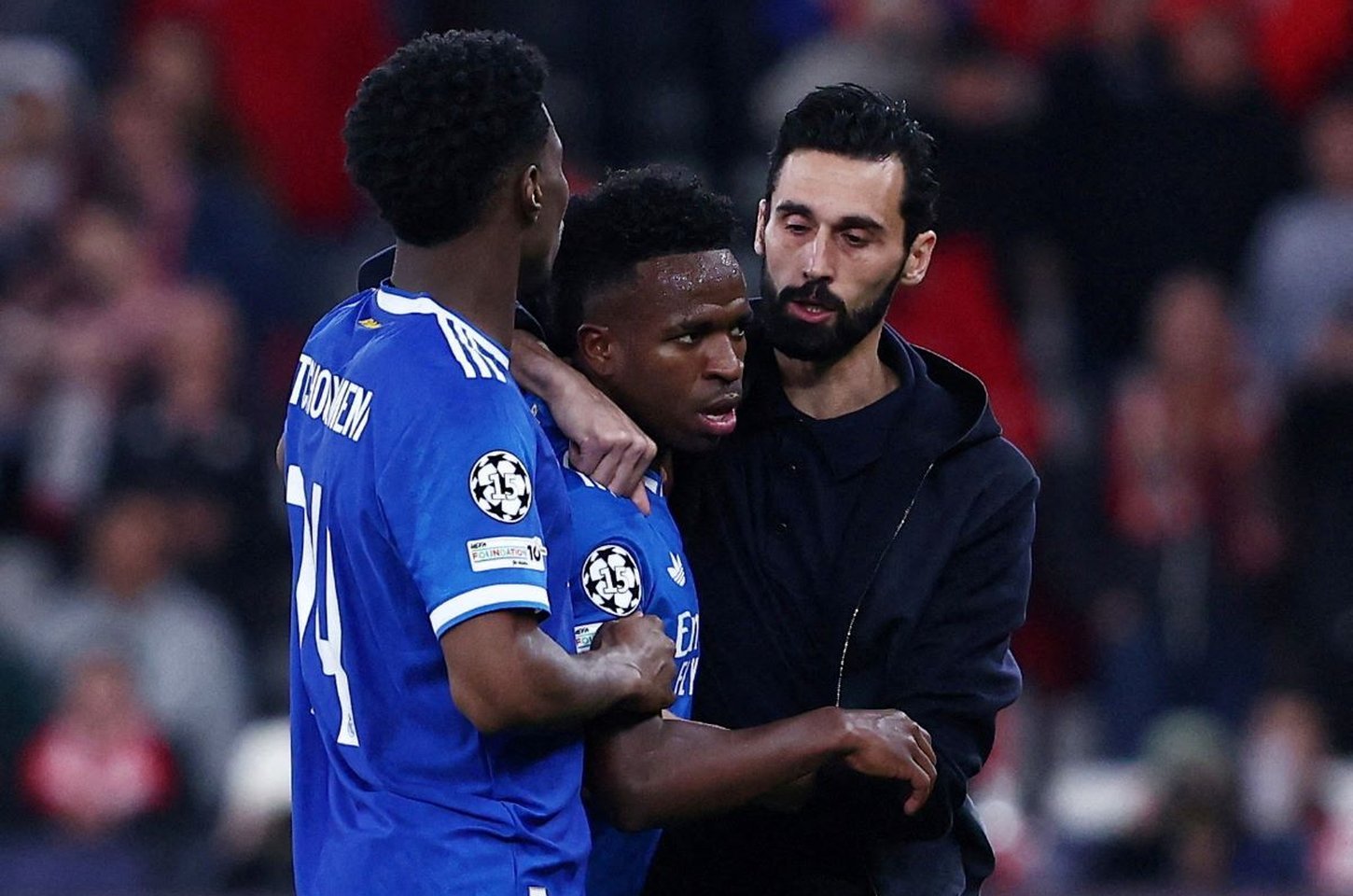 Vini Jr denuncia racismo após gol na Liga dos Campeões
