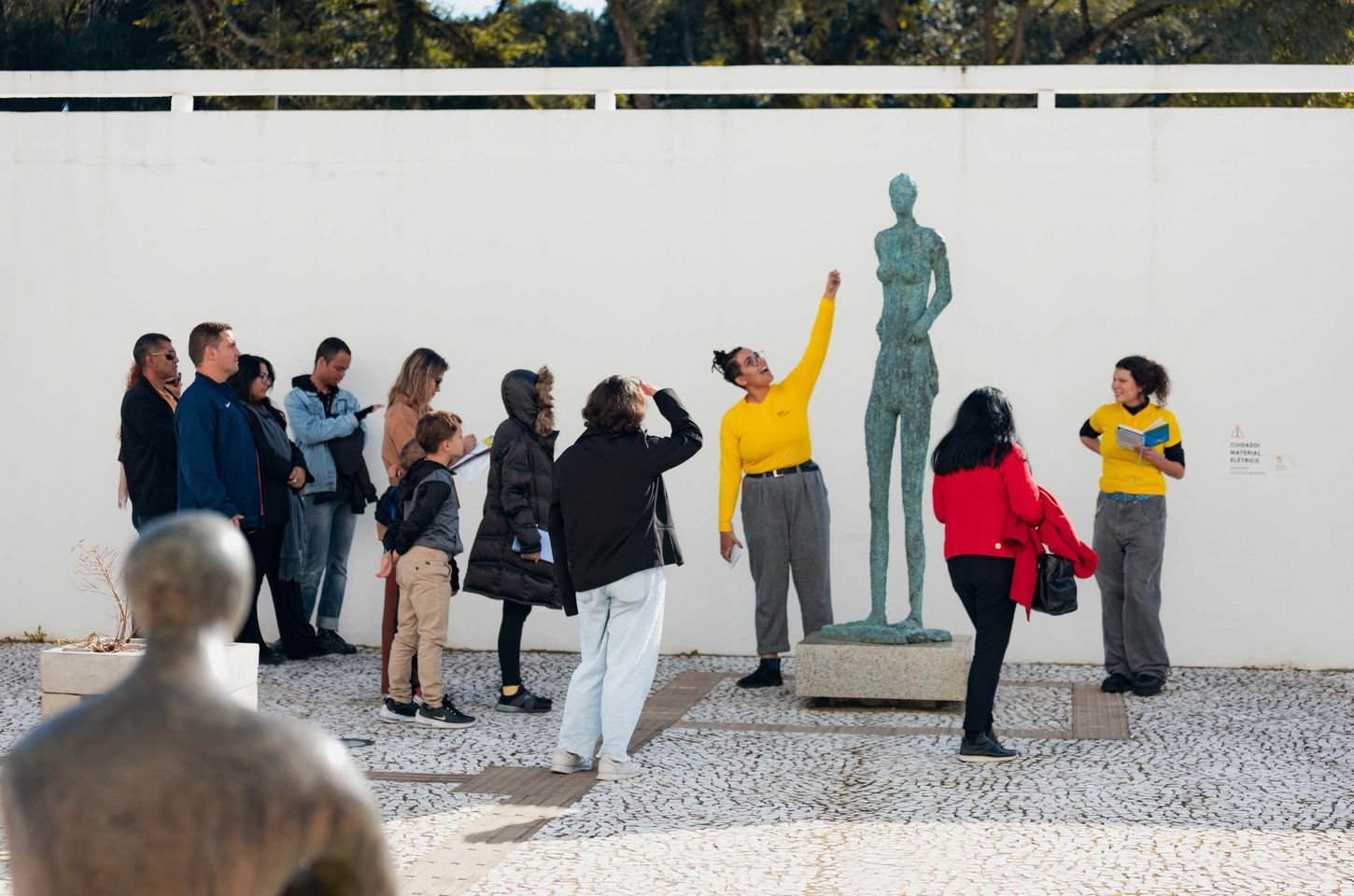 Visitas guiadas no MON oferecem imersão na arte e arquitetura em janeiro