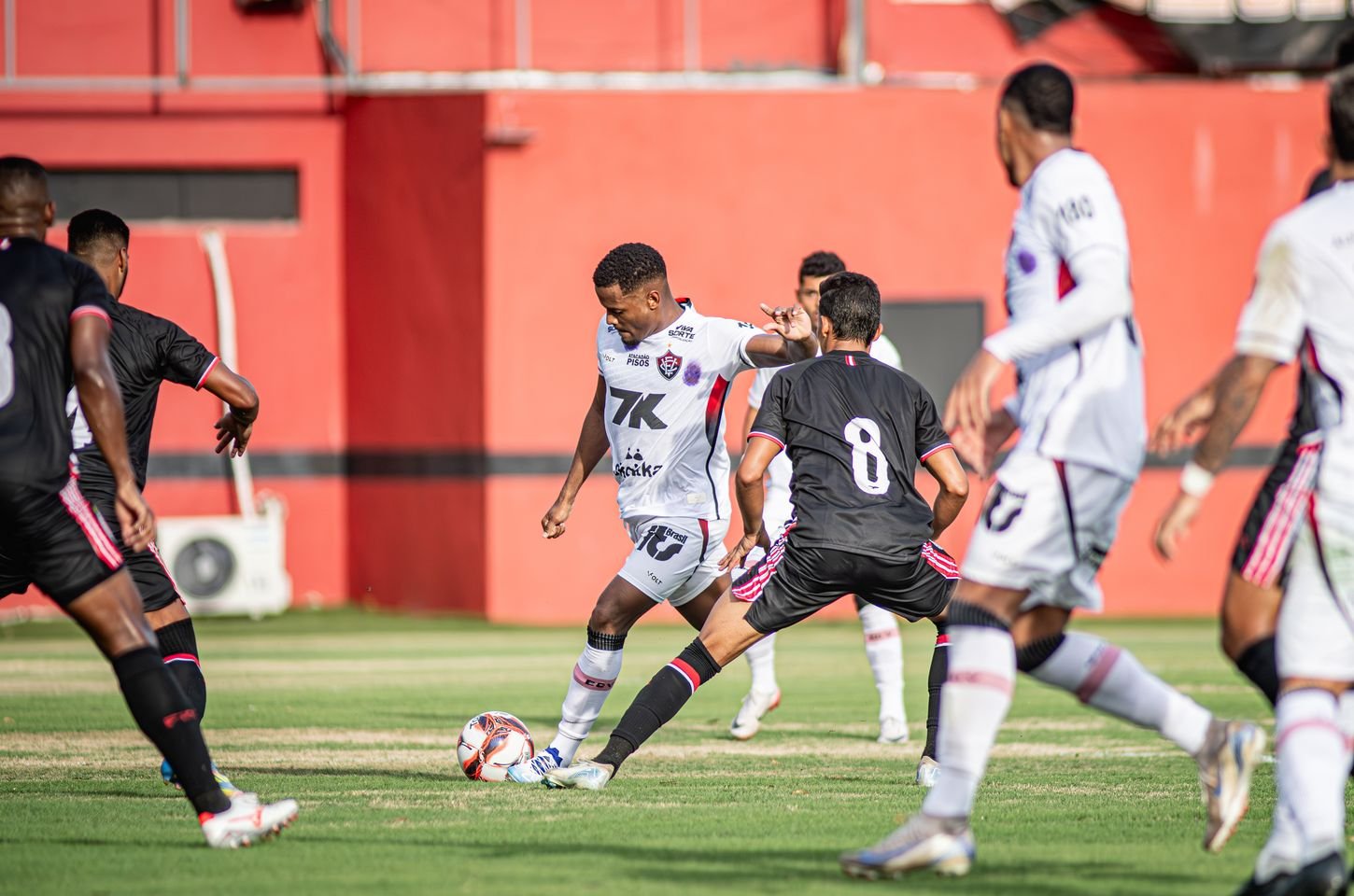 Vitória empata com Atlético-BA na estreia do Campeonato Baiano