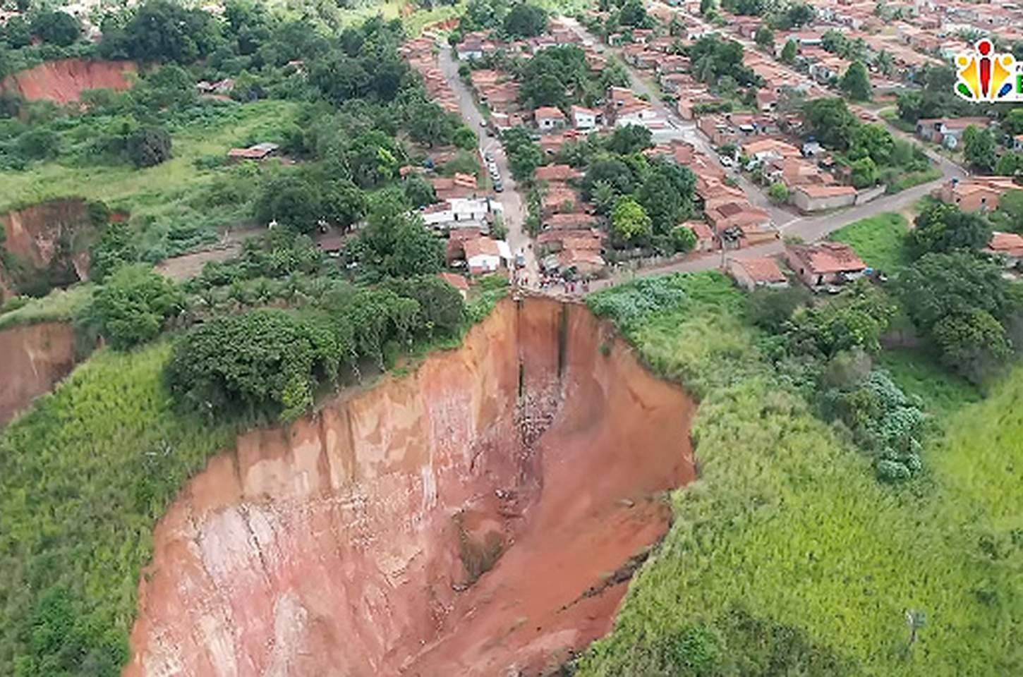 Voçorocas ameaçam cidade do Maranhão com risco de colapso urbano
