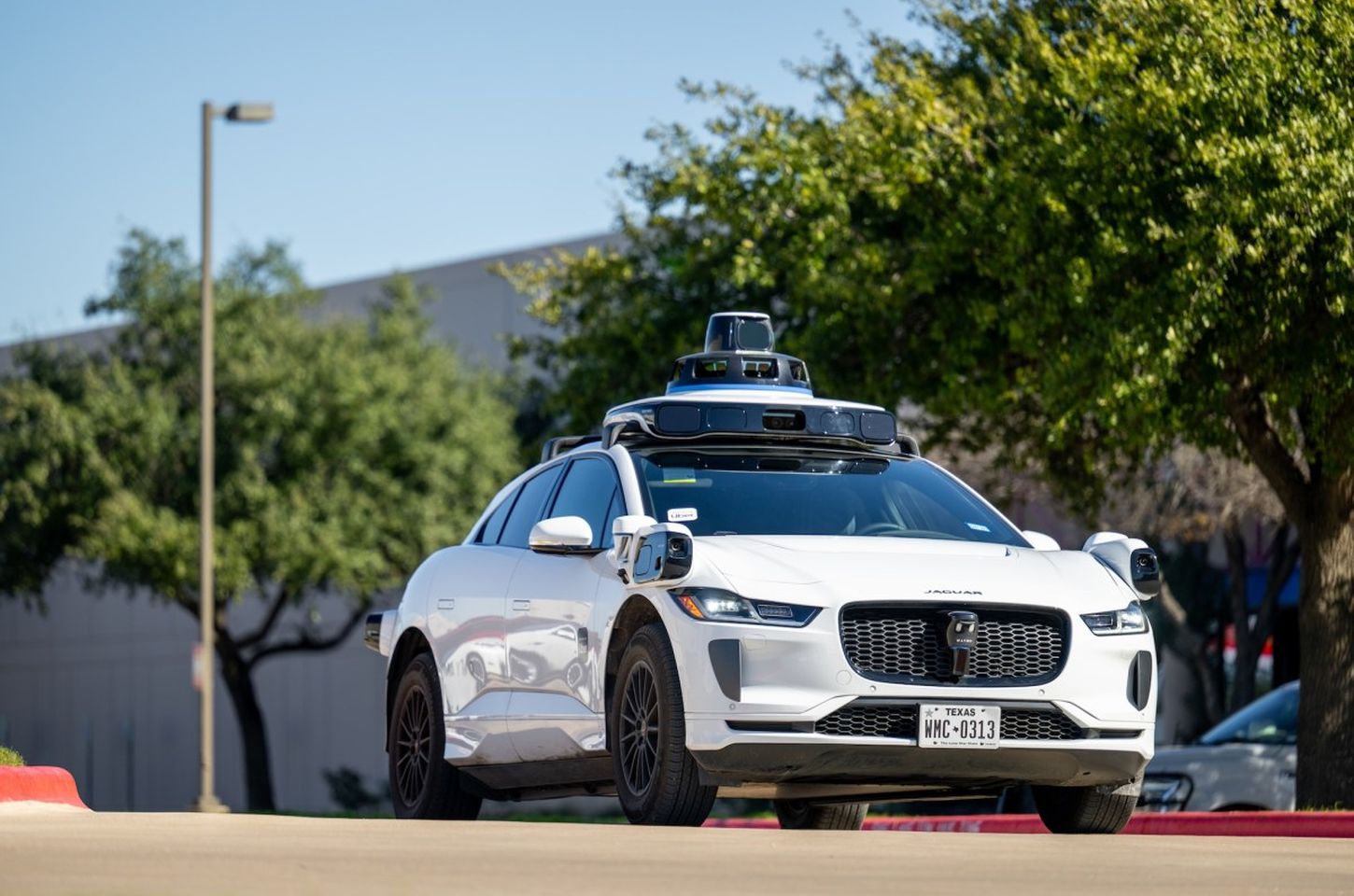Waymo atualiza frota para evitar alagamentos, mas solução final ainda está em desenvolvimento