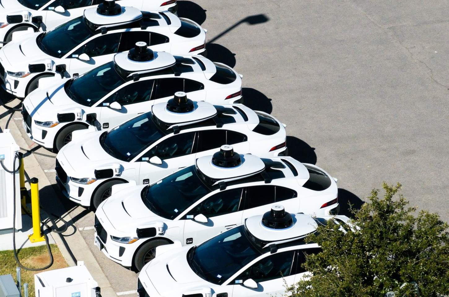 Waymo conquista SFO, mas segurança de robôtaxis gera investigações