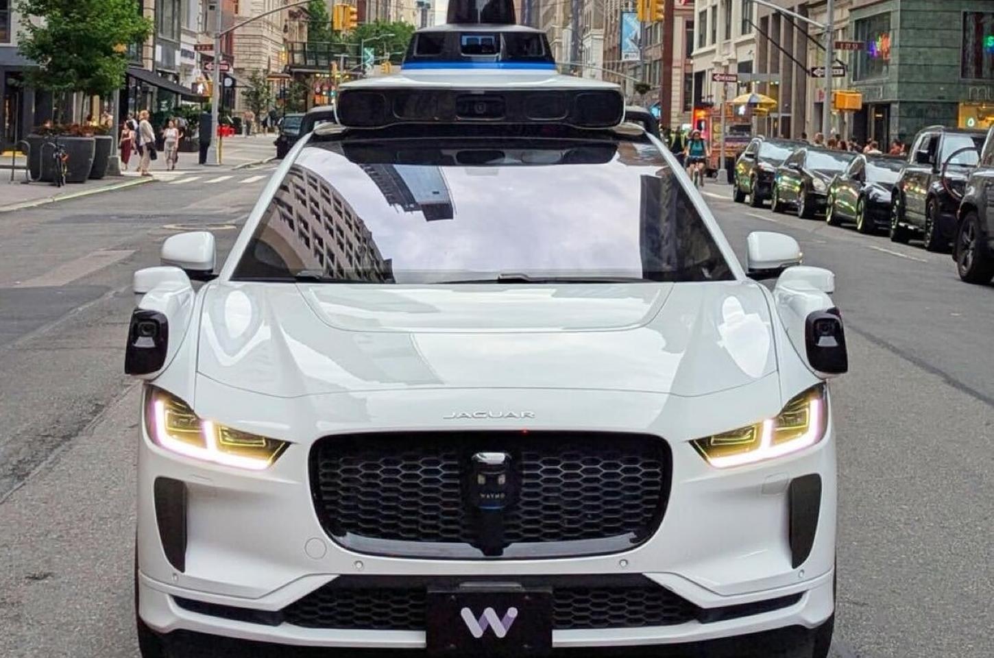 Waymo investigada após atropelar criança perto de escola