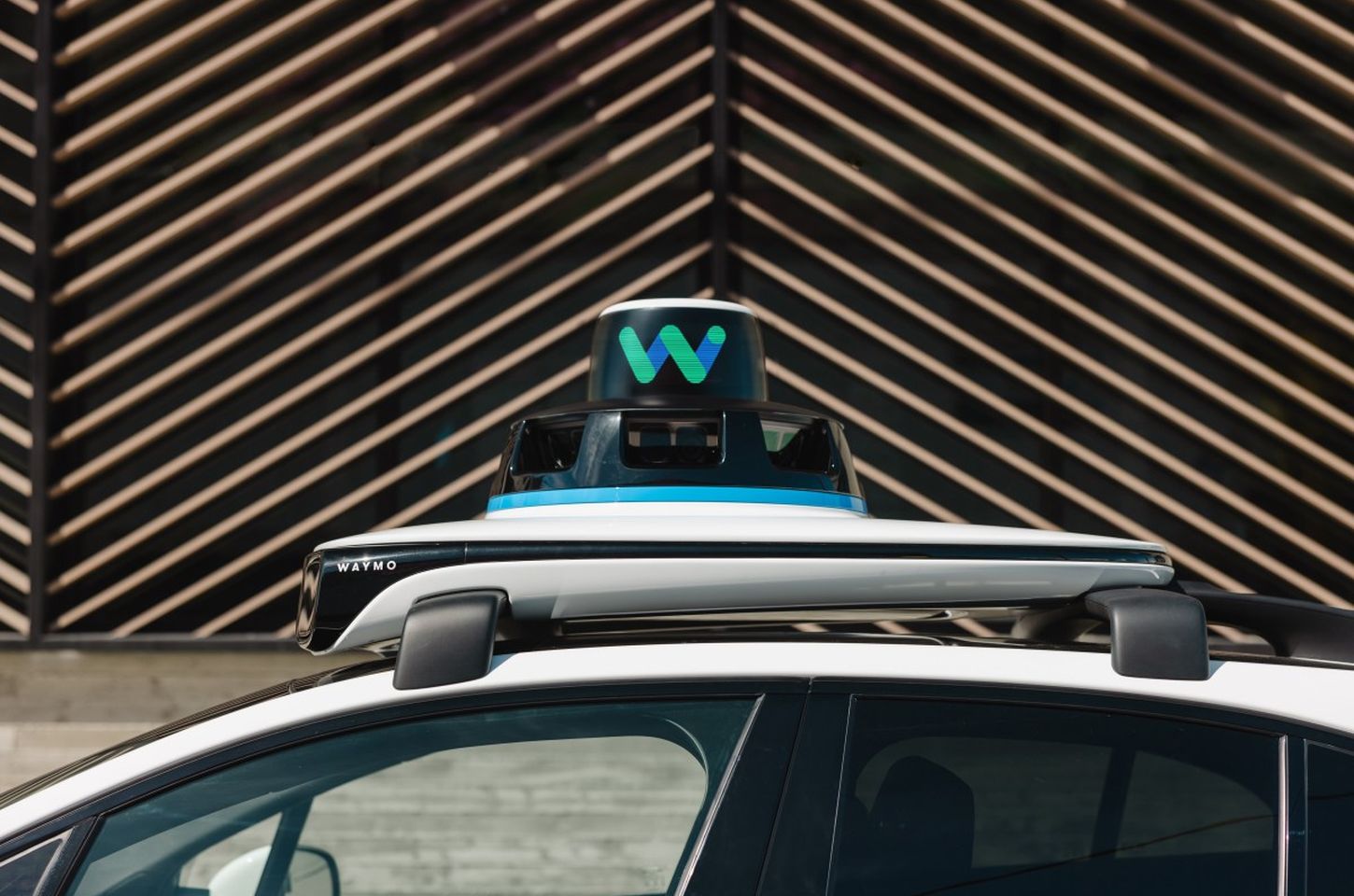 Waymo reduz preços e estreita diferença para Uber e Lyft, diz estudo