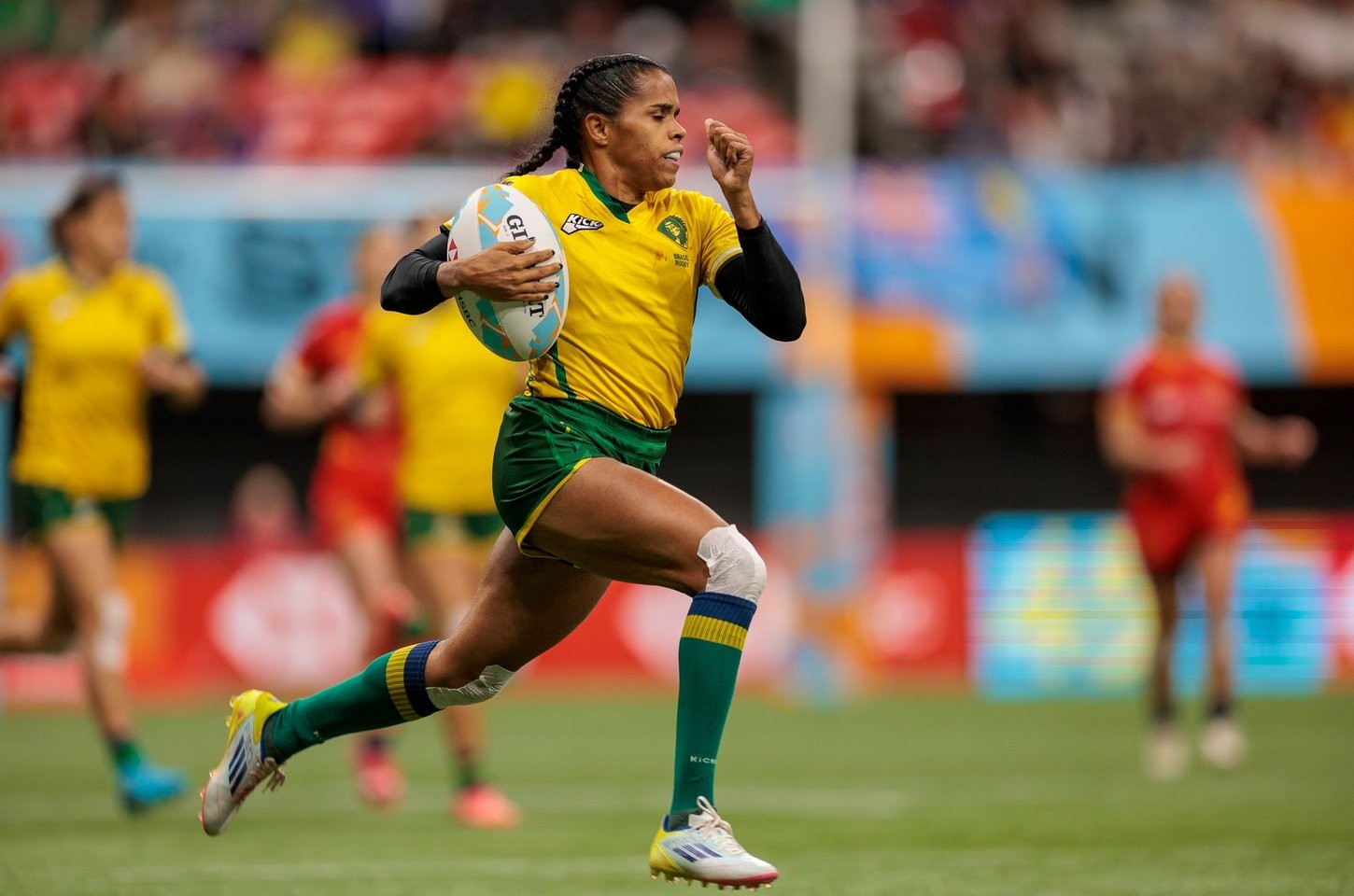 Yaras buscam elite do rugby mundial com Thalia Costa como trunfo