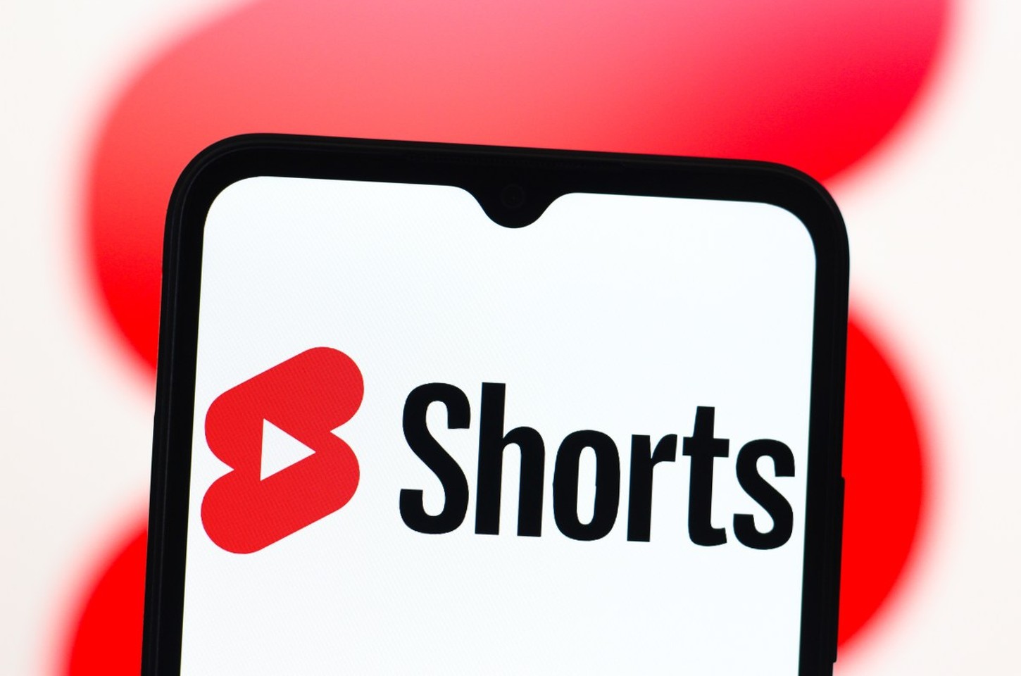 YouTube Shorts conquista a sala de estar: mais de 2 bilhões de horas assistidas na TV