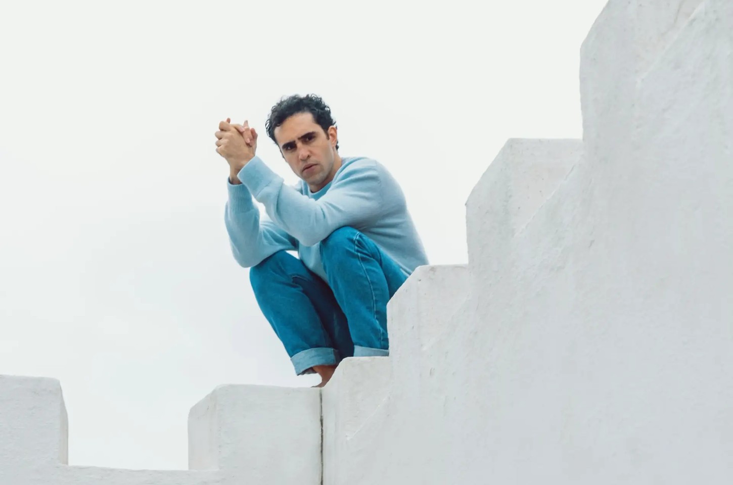 Zeca Veloso estreia em disco solo com "Boas Novas" após anos de expectativa