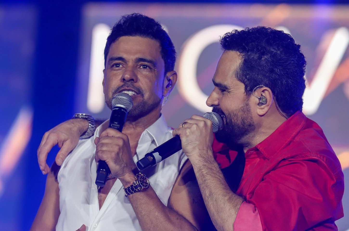 Zezé Di Camargo & Luciano encerram Verão Maior com multidão no litoral